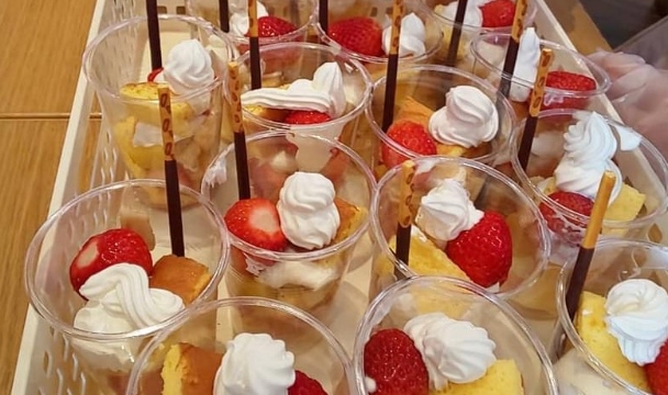 クリスマス会＆誕生会のケーキ作り