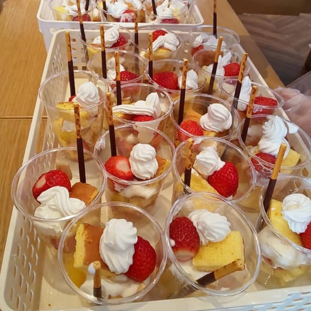クリスマス会＆誕生会のケーキ作り